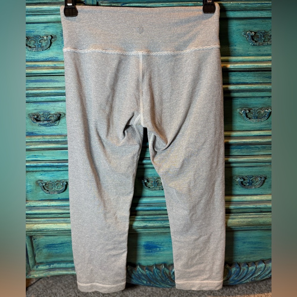 Lululemon Wunder Under Cropped Leggings
